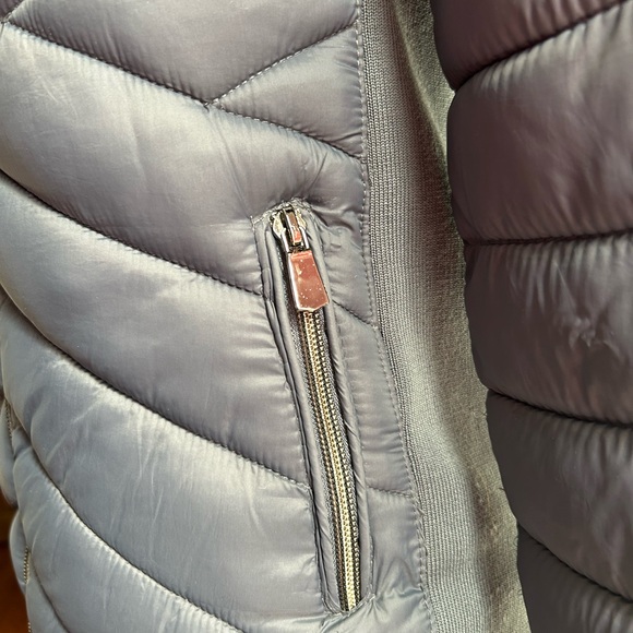 Gray puffer coat - Picture 3 of 8